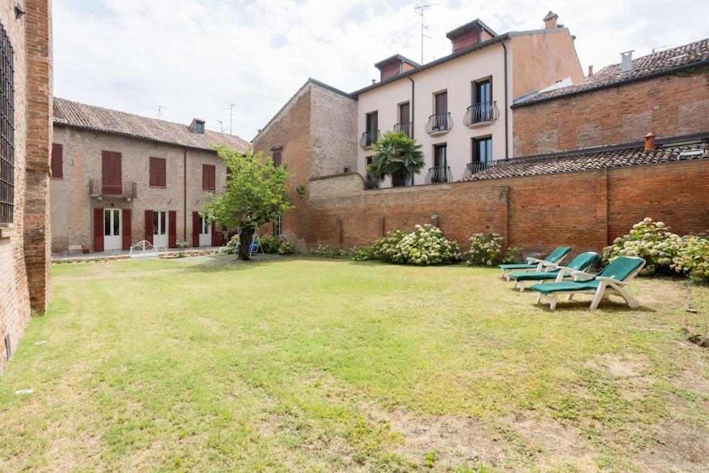 Palazzo Sabbioni Appartamento Lusso Due Camere Soggiorno Cucina Ferrara Bagian luar foto